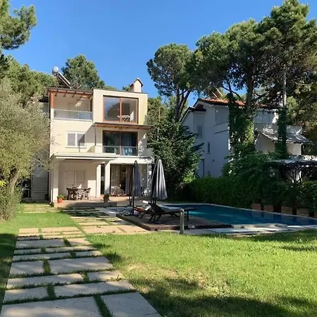 Βίλα Beachfront With Private Pool By Monika Experiences *
