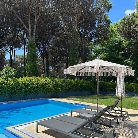 Beachfront With Private Pool By Monika Experiences Golem (Tirana)