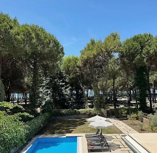 Villa Beachfront With Private Pool By Monika Experiences *