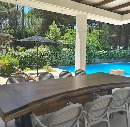 Villa Beachfront With Private Pool By Monika Experiences