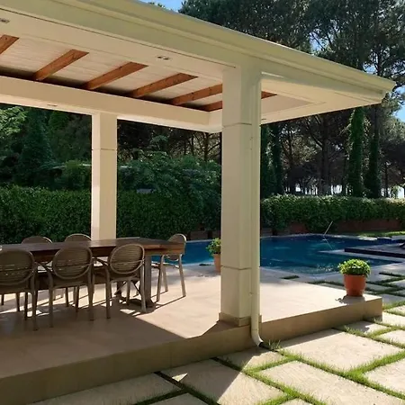 Beachfront With Private Pool By Monika Experiences Vila *