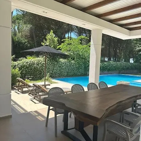 Vila Beachfront With Private Pool By Monika Experiences *