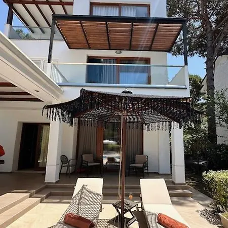 Beachfront With Private Pool By Monika Experiences