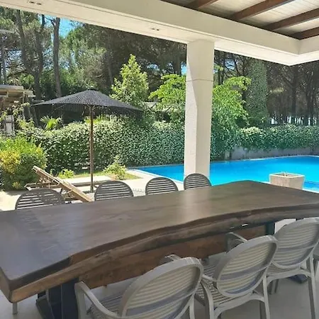 Vila Beachfront With Private Pool By Monika Experiences