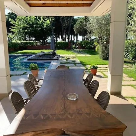 Beachfront With Private Pool By Monika Experiences Willa Golem (Tirana)
