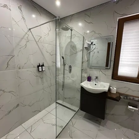 Beachfront With Private Pool By Monika Experiences Willa Golem (Tirana)