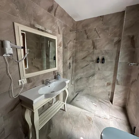 Vila Beachfront With Private Pool By Monika Experiences