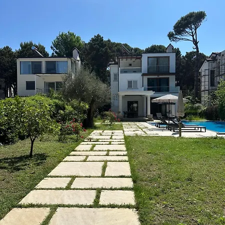 Beachfront With Private Pool By Monika Experiences Willa Golem (Tirana)