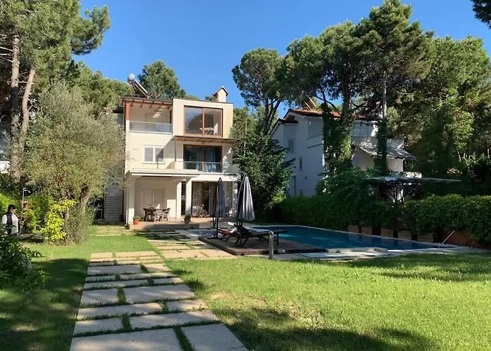 Villa Beachfront With Private Pool By Monika Experiences *