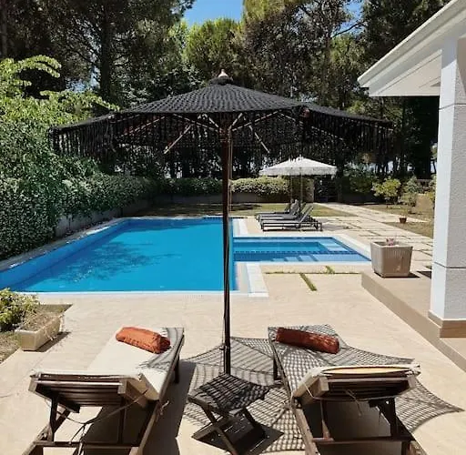 Beachfront With Private Pool By Monika Experiences Golem (Tirana)